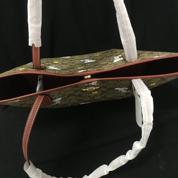 NWT COACH Peanuts Snoopy Tote bag! - Picture 7 of 12